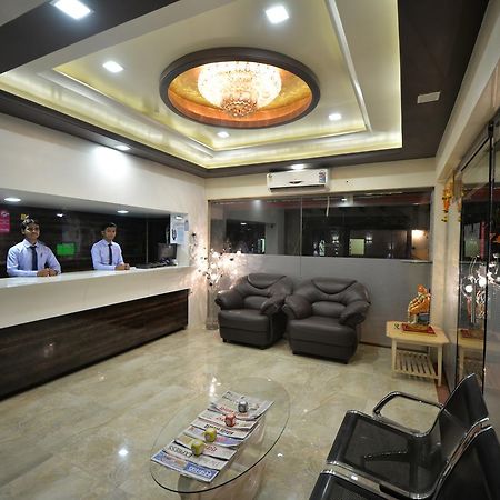 סולאפור Hotel Radhe Krishna מראה חיצוני תמונה